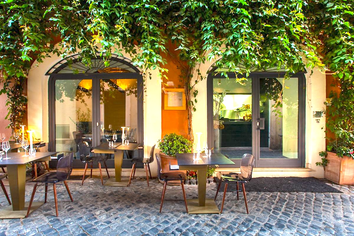 Locale Roma